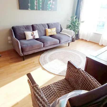 Mariposas , 3 * El Astillero