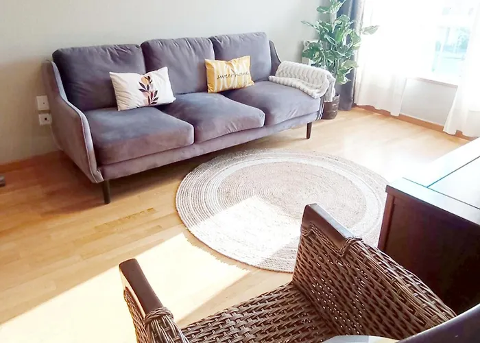 Mariposas , 3 * El Astillero