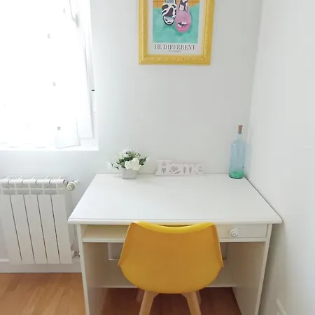 Mariposas , 3 * El Astillero